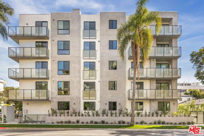 Building Photo - 2361 Fox Hills Dr