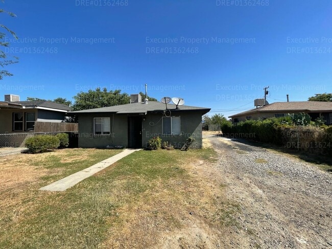 Primary Photo - 2 bedroom 1 bathroom house.