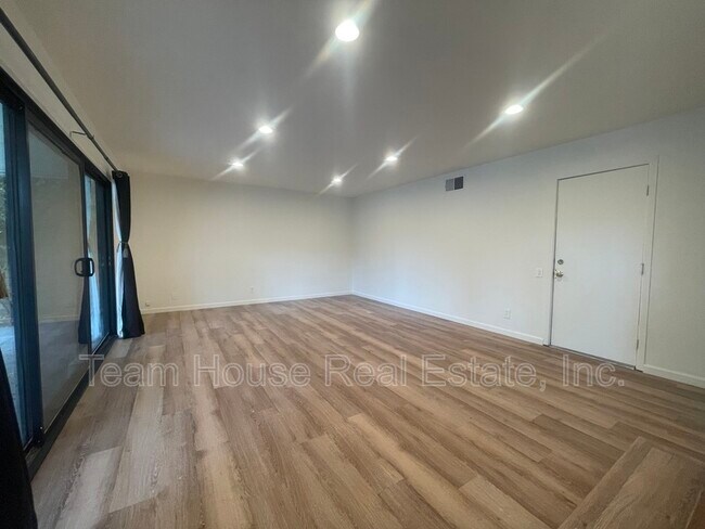 Building Photo - 23423 Vía Boscana