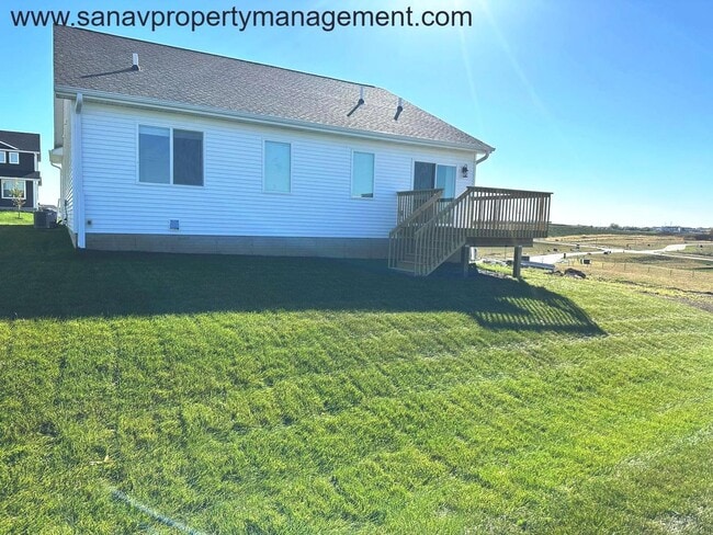Building Photo - Stunning Single Family Home in Norwalk!