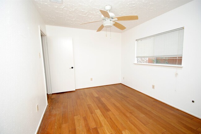 Building Photo - 16311 La Luna Dr