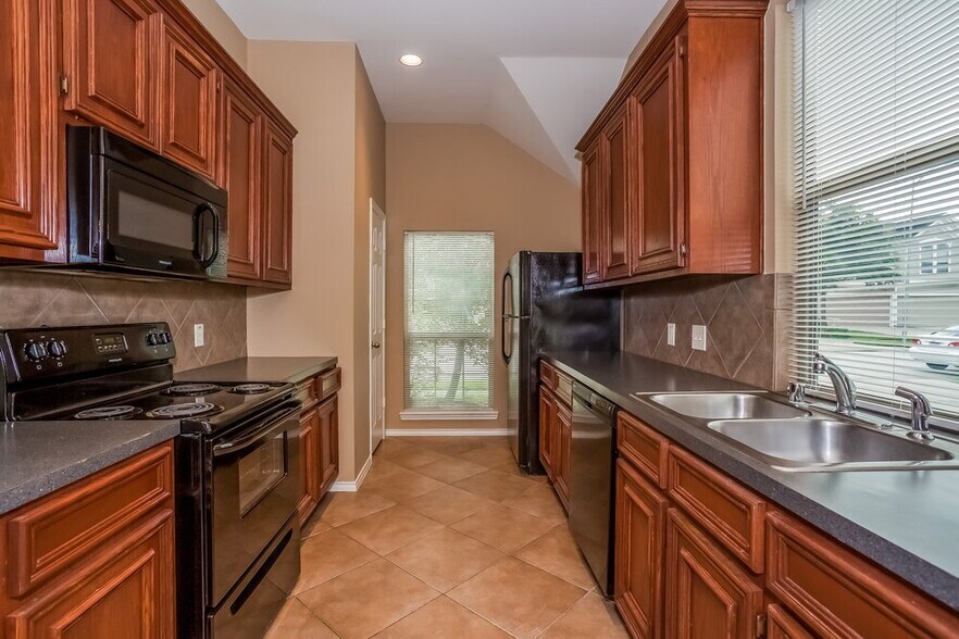 Building Photo - 16531 Strathmore Manor Ln