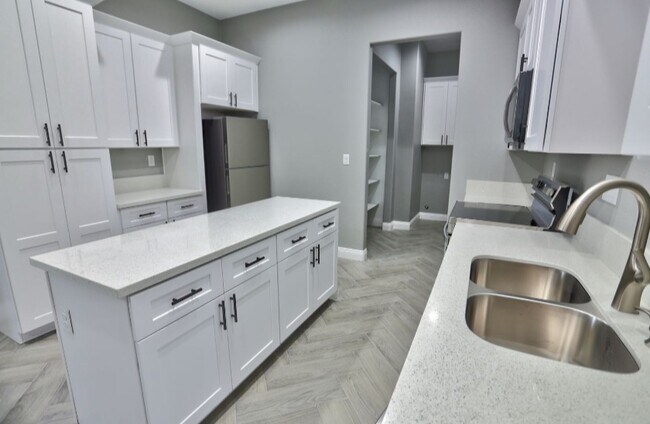 Building Photo - 1800 Galaxy St