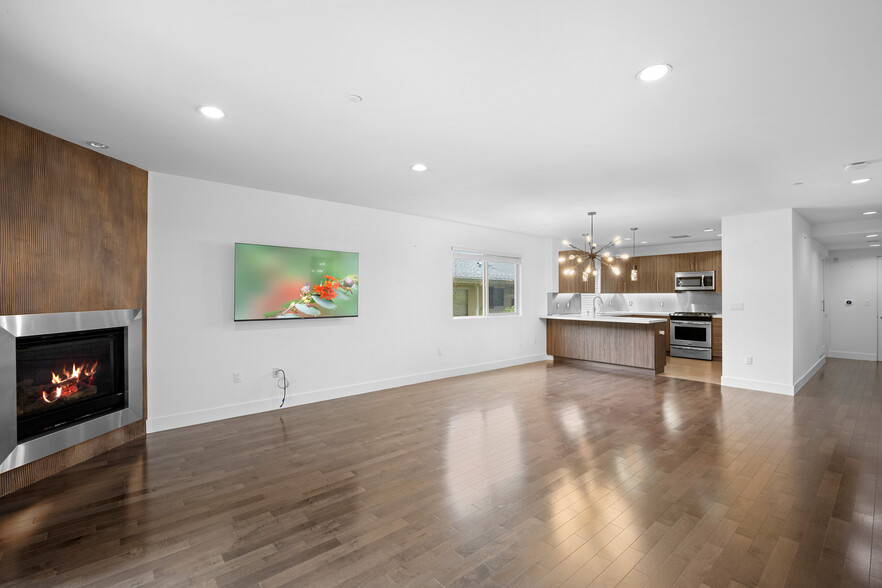 Building Photo - 11023 Fruitland Dr
