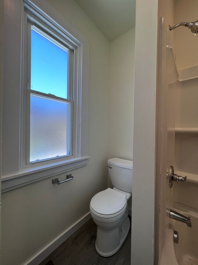 Building Photo - Updated 2BR 1 Bath townhouse with yard!