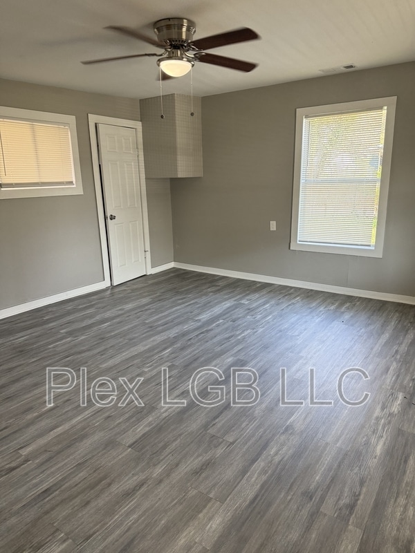 Building Photo - 203 Front St