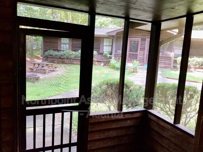 Building Photo - 889 Westland Dr SW