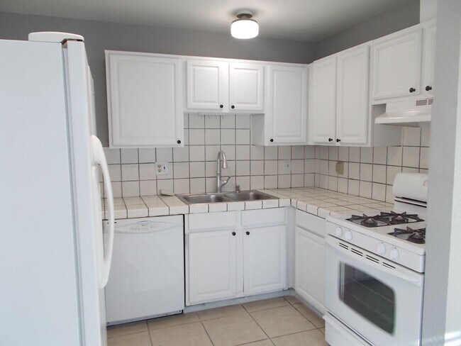 Building Photo - Beautifully Updated 3-Bedroom with an Entertainer’s Backyard