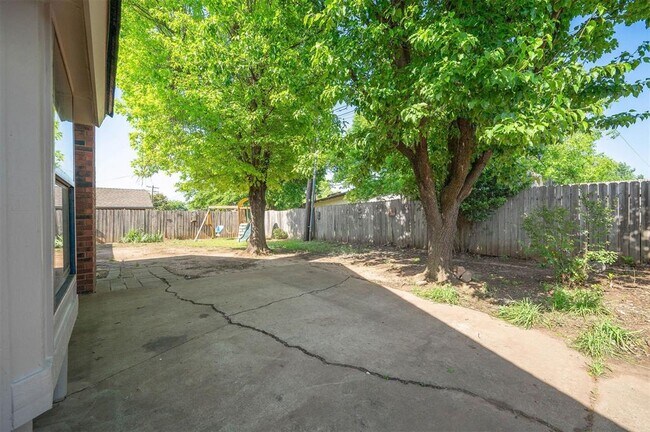 Building Photo - 8720 Raven Ave