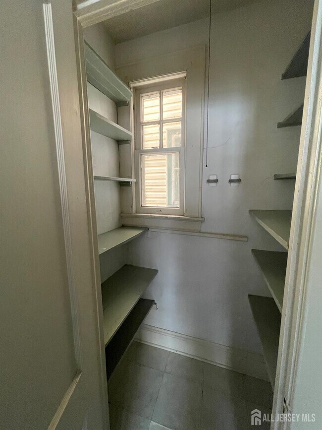 Building Photo - 308 S 3rd Ave