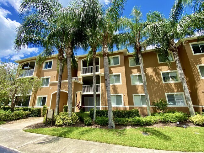 Building Photo - 1840 Florida Club Cir