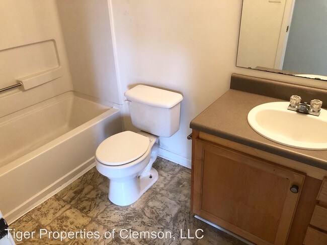 Building Photo - 3 br, 3 bath House - 1301 Harts Ridge Dr