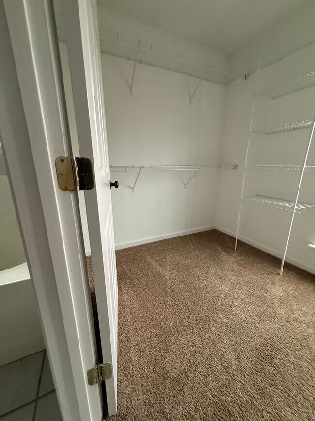 Building Photo - 1500 Cedar Hill Trail