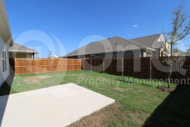 Building Photo - 330 Fire Rock Dr