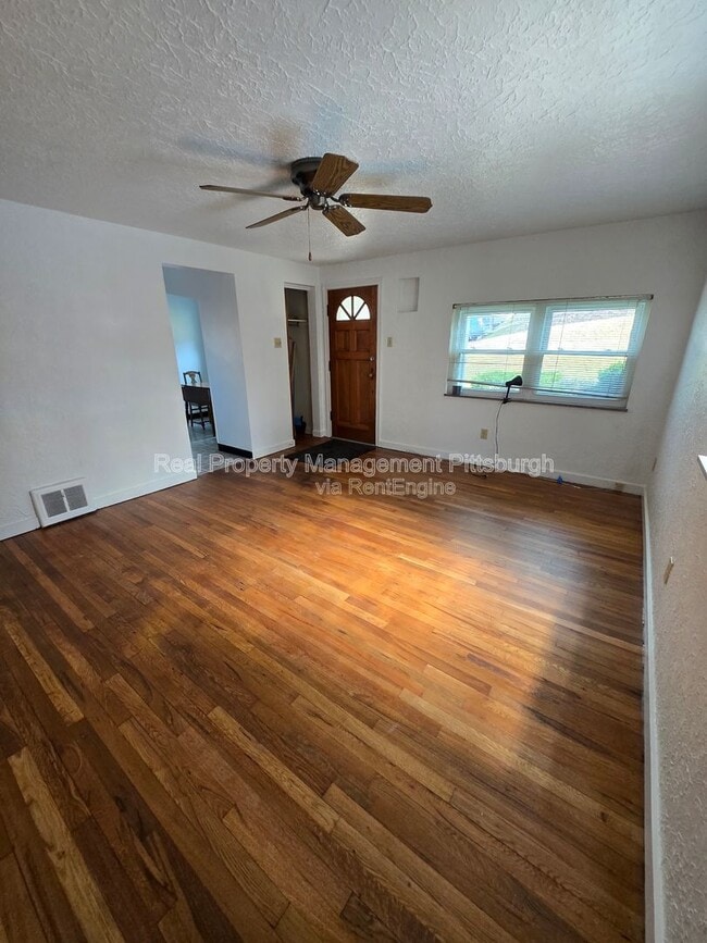 Building Photo - 4744 Lougean Ave