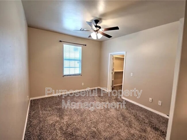 Building Photo - 2102 Lonnie Ln