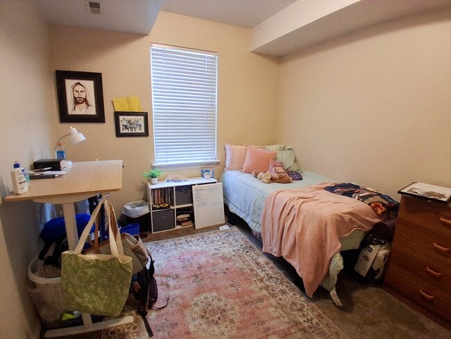 Building Photo - 504 N Seven Peaks Blvd