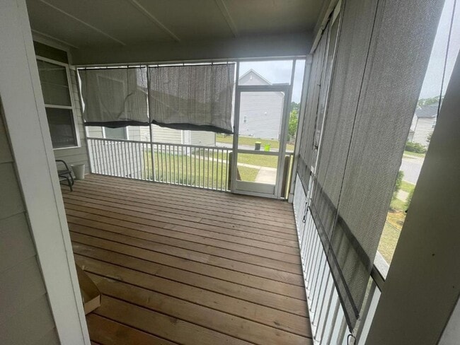 Building Photo - 2997 Farmhouse Dr