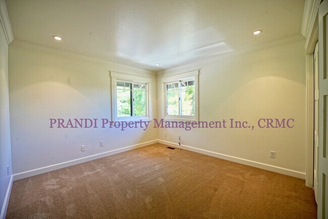 Building Photo - Spacious Glenwood Oasis with Acre of Land!