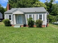 Building Photo - 2 bedroom 1 bathroom house available now!