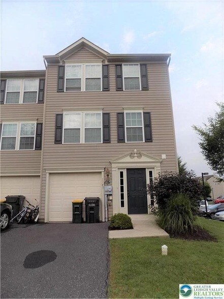 Building Photo - 1145 Sparrow Way