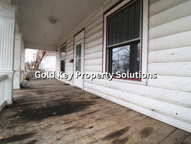 Building Photo - Updated 3 BR 1 BA House with Covered Porch and Central Air (SECTION 8 APPROVED)