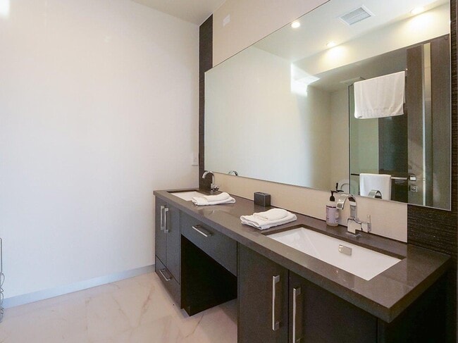 Building Photo - 1356 Vía Romero