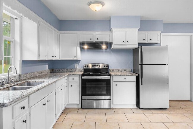 Building Photo - 20339 Pin Oak Loop