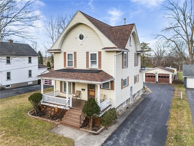 Building Photo - 373 Genesee St