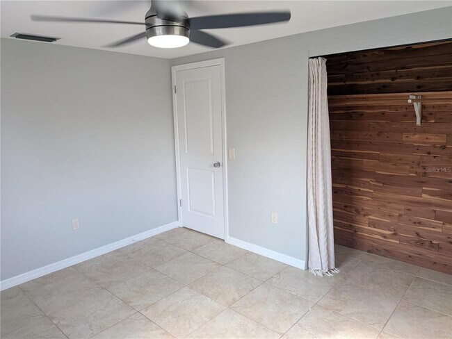 Building Photo - 5637 Chipper Dr