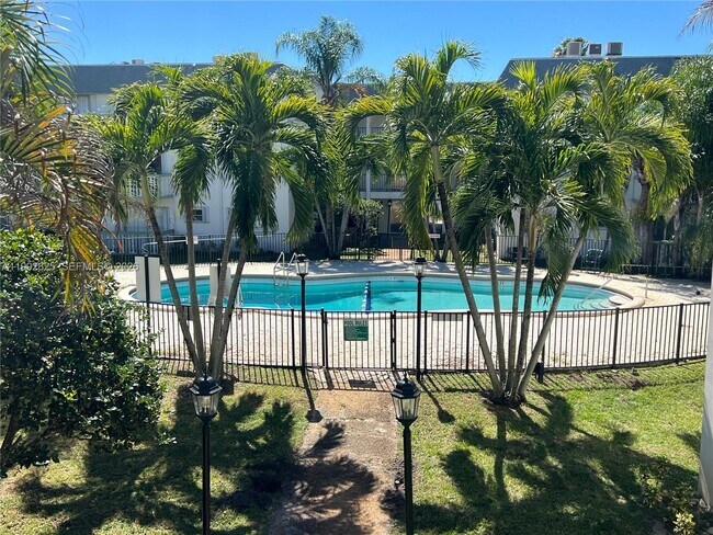 Building Photo - 15205 NE 6th Ave