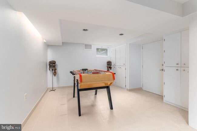 Building Photo - 3122 Brooklawn Terrace
