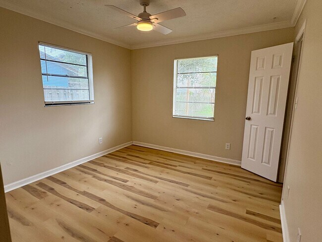 Building Photo - 3/2 Jensen Beach Home with fenced yard and no HOA