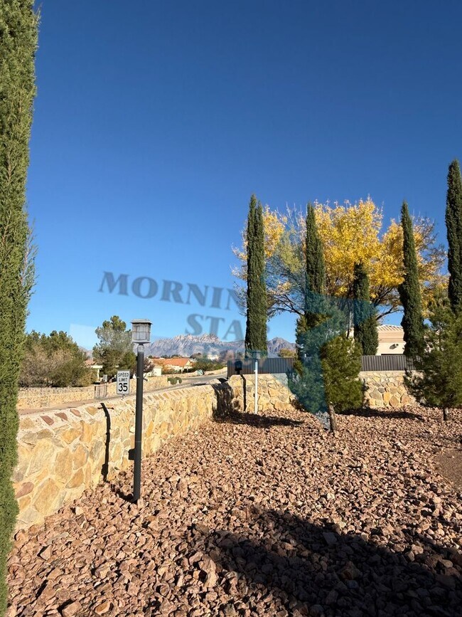 Building Photo - 4 bedroom, 4 bath house - Must see landscaping!