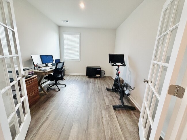 Building Photo - 667 Honeydew Dr