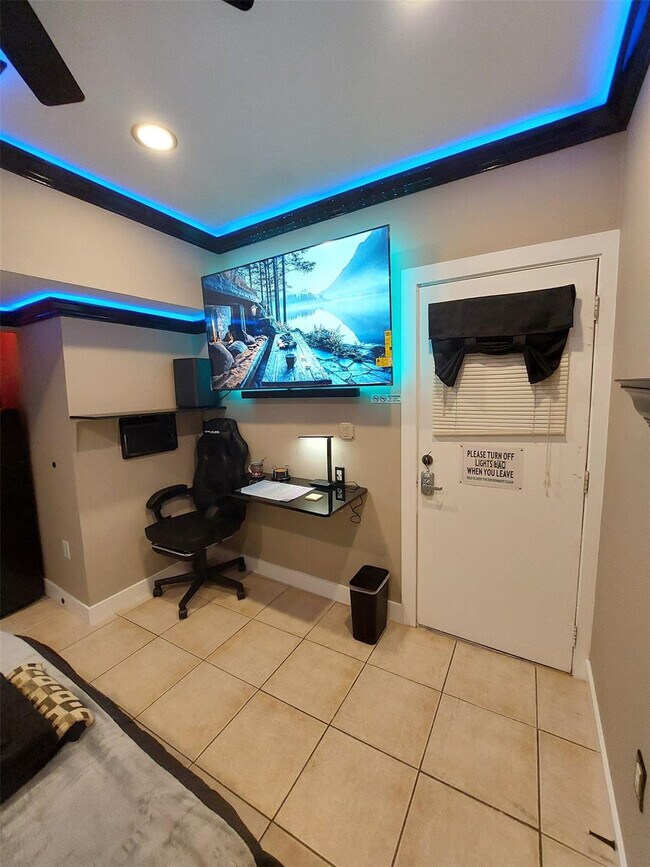 Building Photo - 5770 NW 191st Terrace