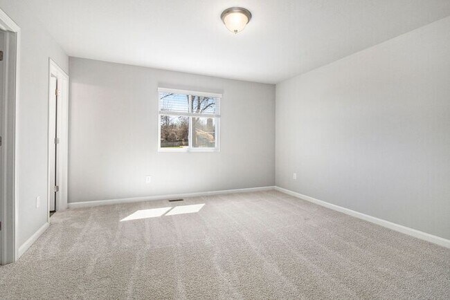Building Photo - 510 Homewild Ave