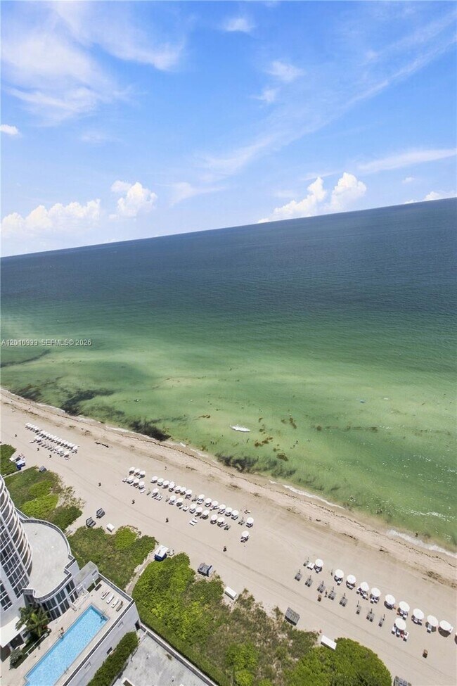 Building Photo - 15811 Collins Ave