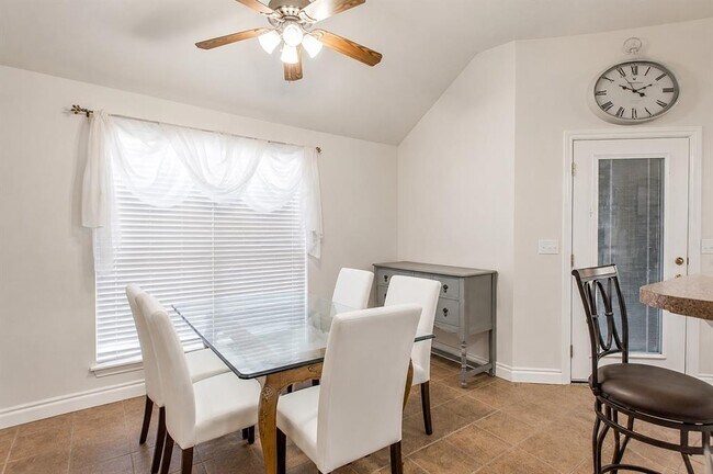 Building Photo - 4869 Del Aire Dr