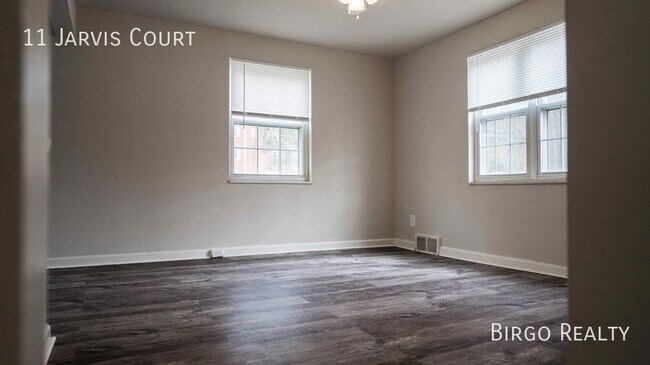 Building Photo - Move in special! First month free rent!