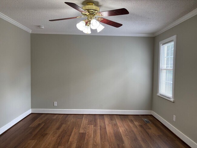 Building Photo - 3 BED, 2 BATH HOME LOCATED IN RAMSEUR