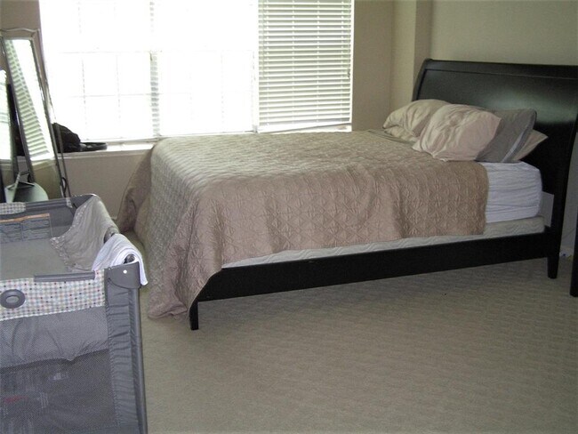 Building Photo - 1111 Valley Acres Rd