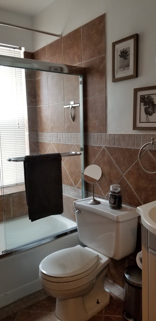 Building Photo - 1745 Kilbourne Pl NW