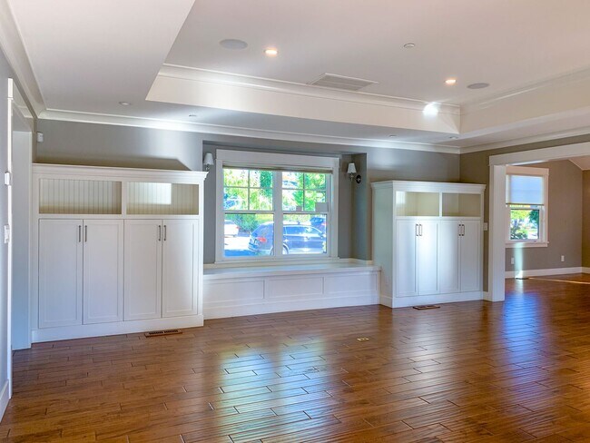Building Photo - 15019 Brewster Ave