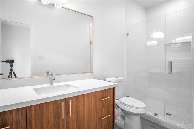 Building Photo - 25 N Onyx Ave