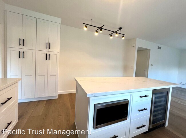 Building Photo - 4 br, 3 bath House - 9163 Evergreen Dr.