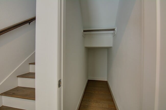 Building Photo - 462 S Centro Cir