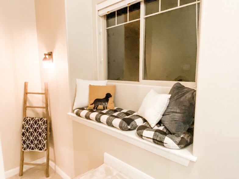 Building Photo - 514 N Vandries Way