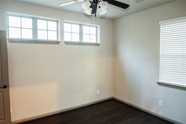 Building Photo - 211 Cheswood Forest Pl