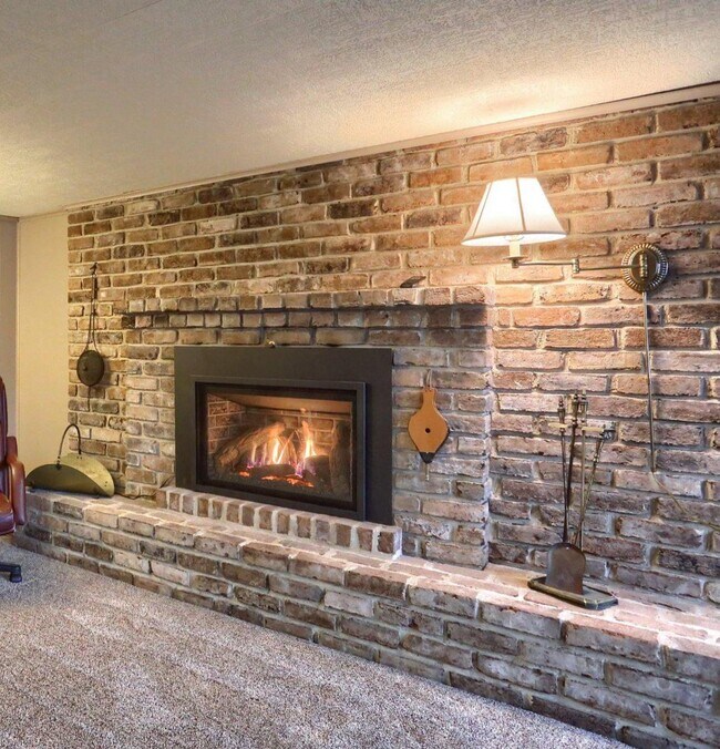 Building Photo - 113 E Woodland Dr